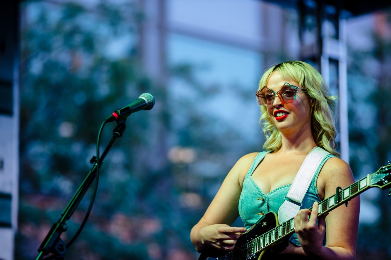 Elizabeth Moen performing at 80/35 Music Festival 2018 in Des Moines, Iowa